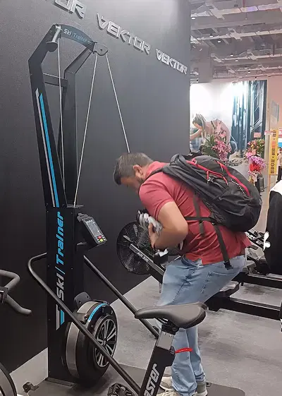 Visitor using ski trainer at TAISPO 2025