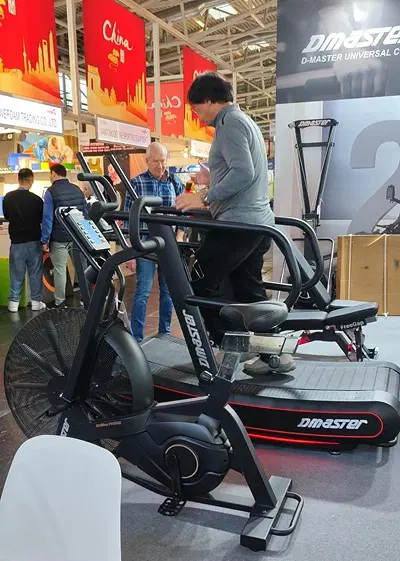 Curved treadmill running at ISPO 2025